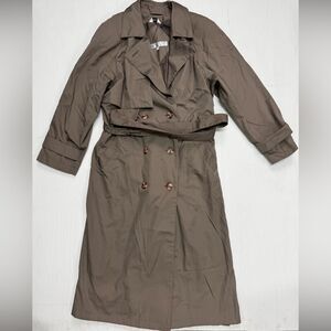Elegant Women's Tan Trench Coat